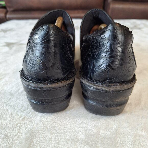 BOC Born Clogs Women's Size 10/42 Black Tooled Faux Leather Slip On Boho - Picture 6 of 13